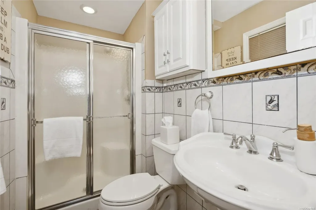 11 Harbor Road Hampton Bays NY 11946