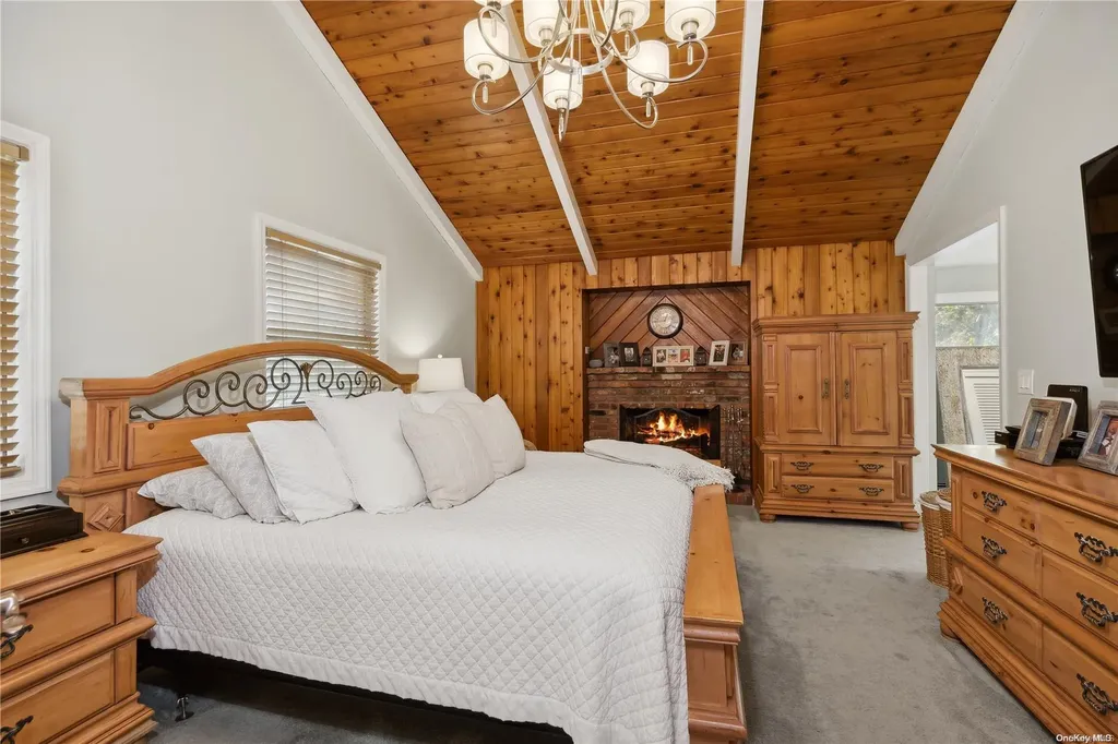 11 Harbor Road Hampton Bays NY 11946