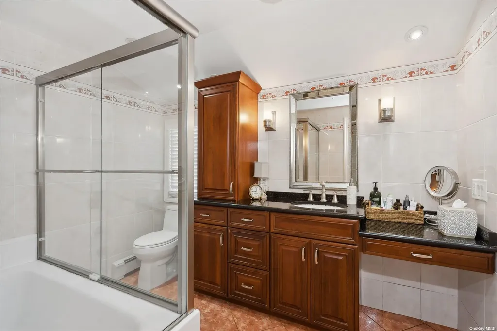 11 Harbor Road Hampton Bays NY 11946