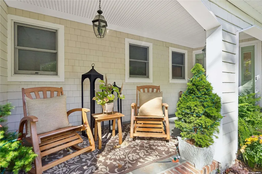 11 Harbor Road Hampton Bays NY 11946