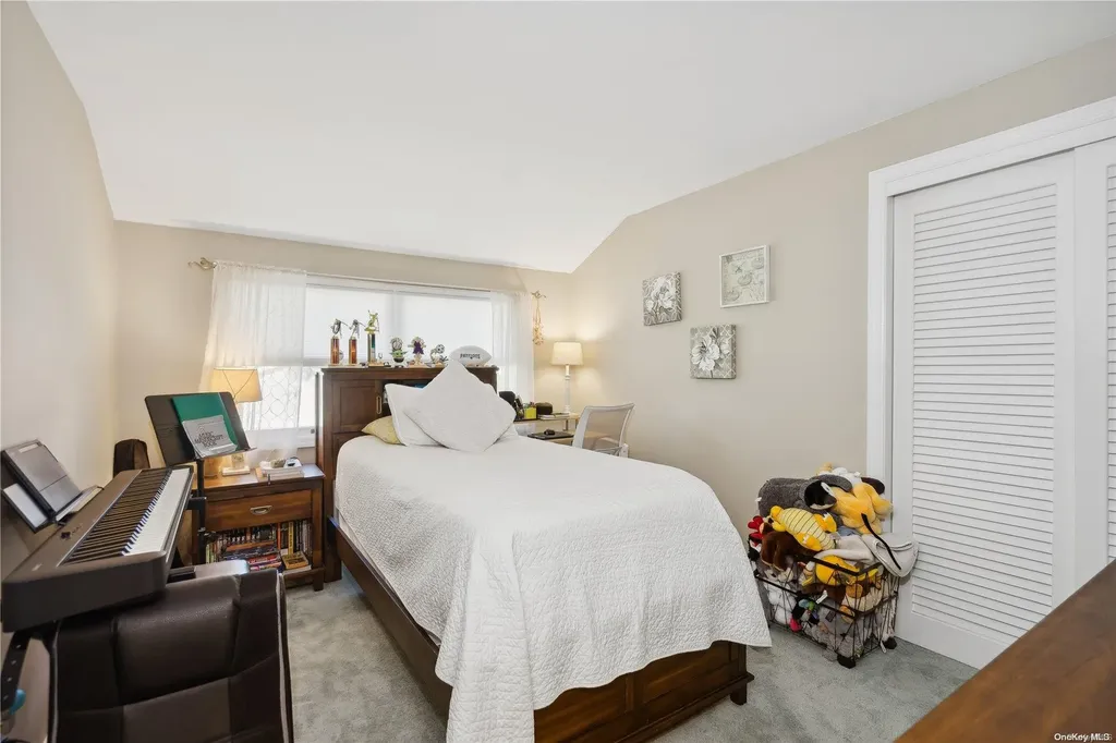 11 Harbor Road Hampton Bays NY 11946