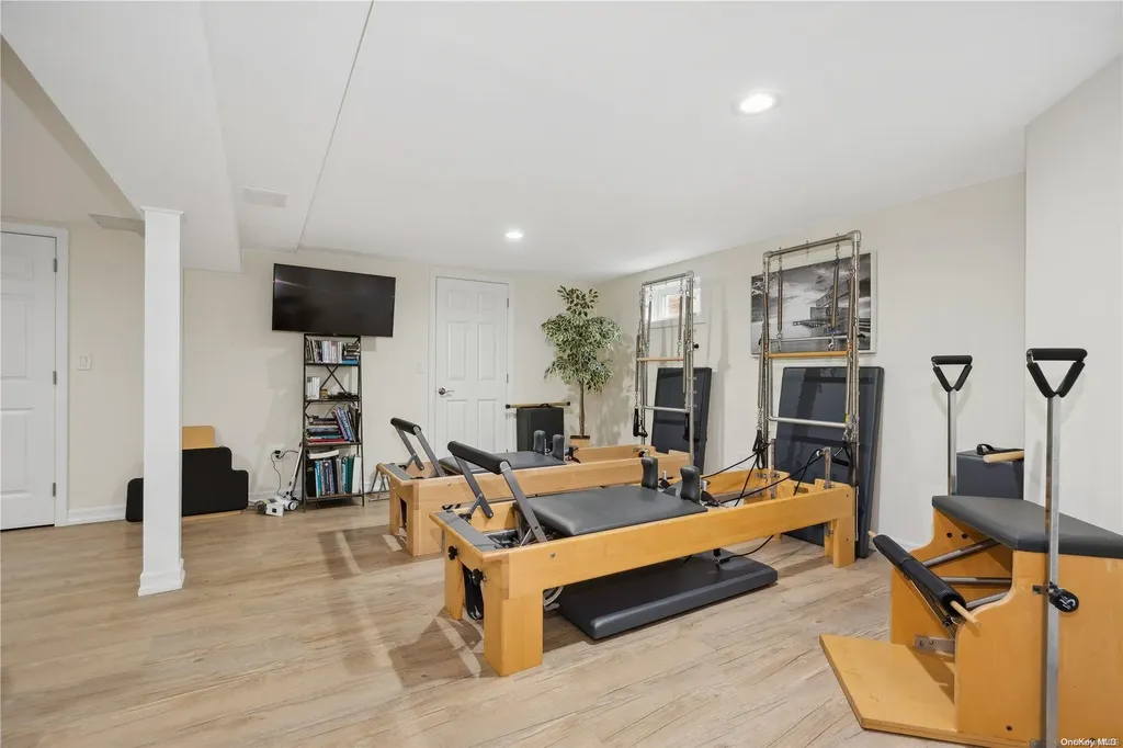 11 Harbor Road Hampton Bays NY 11946