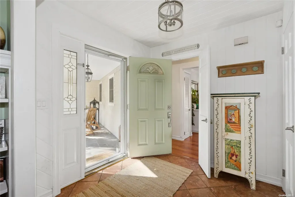11 Harbor Road Hampton Bays NY 11946