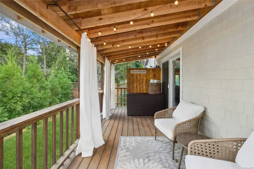 11 Harbor Road Hampton Bays NY 11946