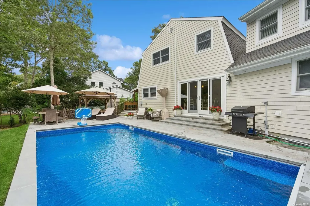 11 Harbor Road Hampton Bays NY 11946