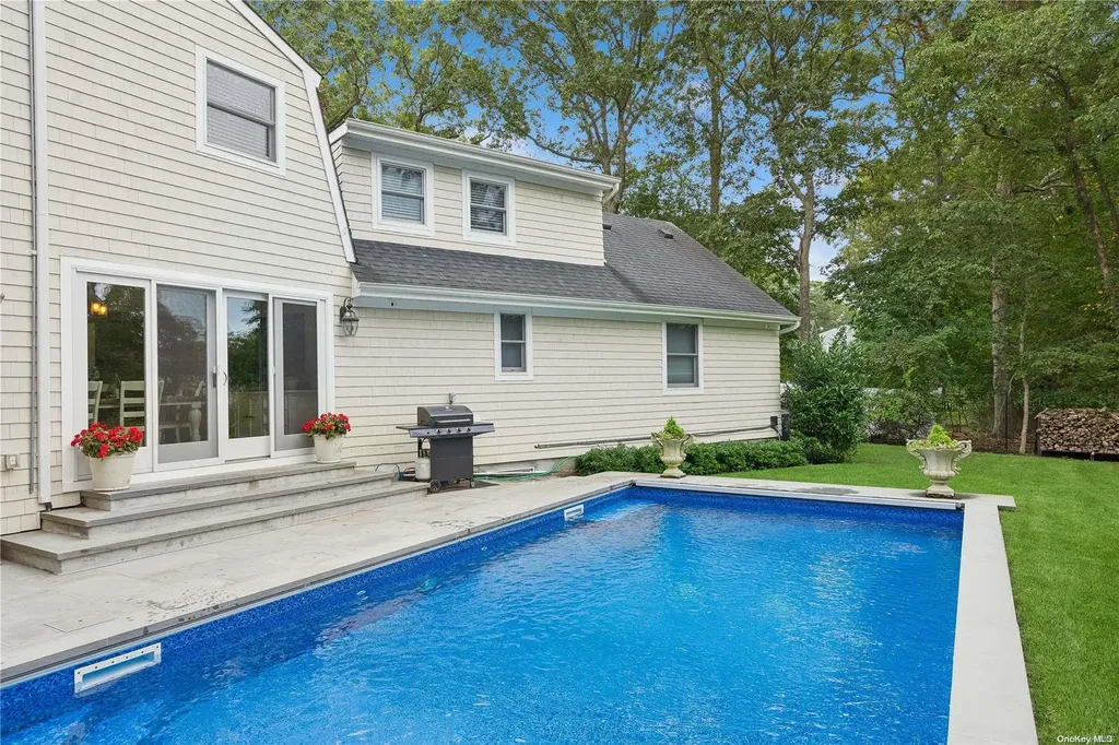 11 Harbor Road Hampton Bays NY 11946