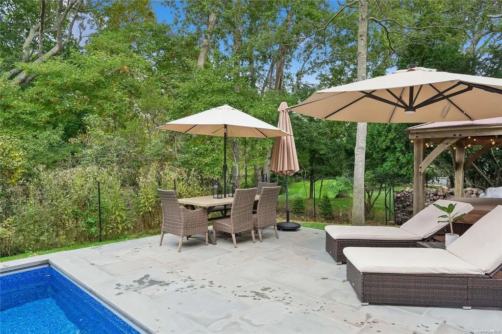11 Harbor Road Hampton Bays NY 11946