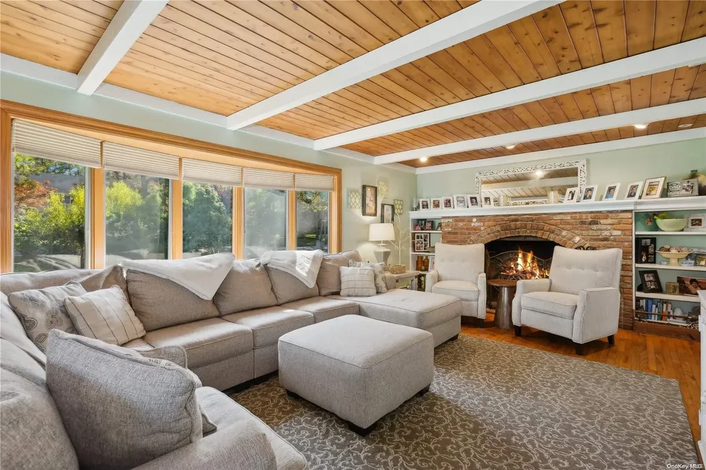 11 Harbor Road Hampton Bays NY 11946