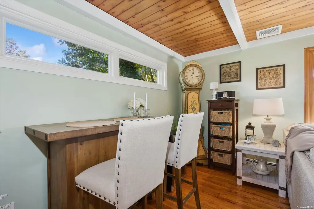 11 Harbor Road Hampton Bays NY 11946