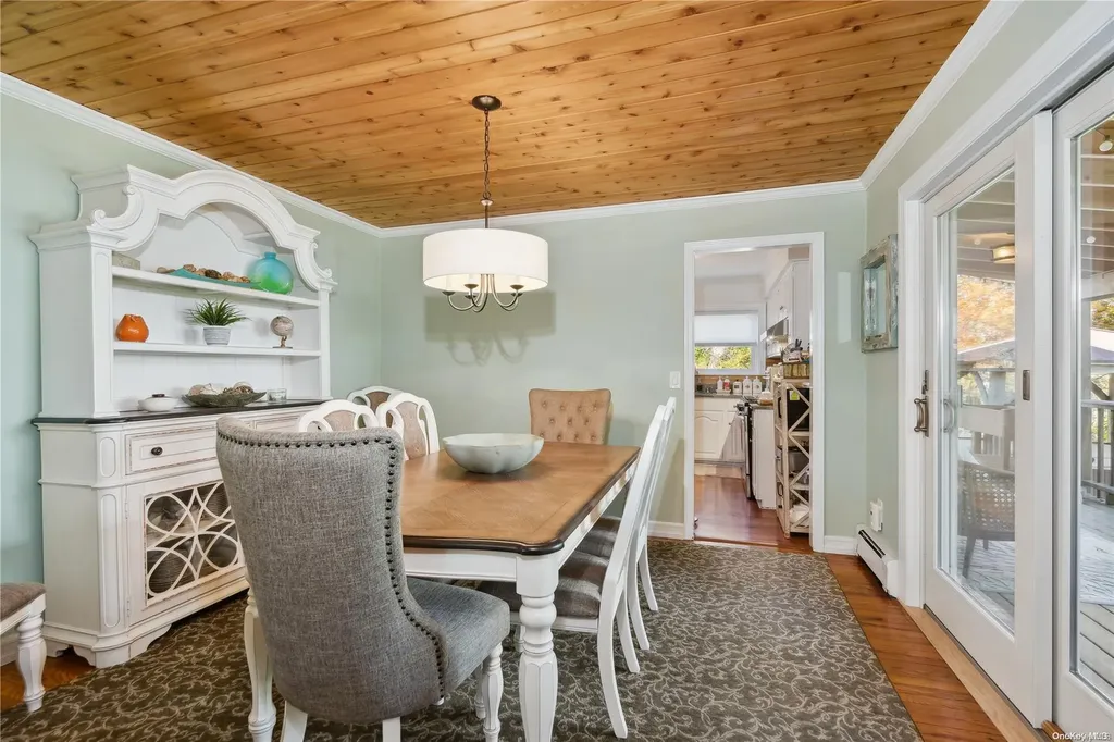 11 Harbor Road Hampton Bays NY 11946