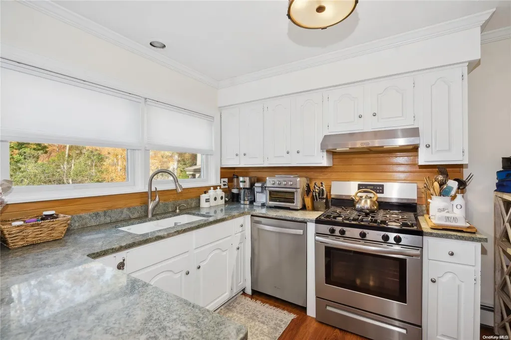 11 Harbor Road Hampton Bays NY 11946