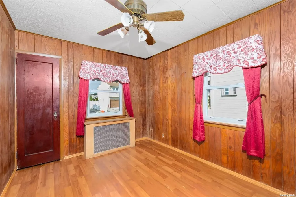 25 Ostend Road Island Park NY 11558