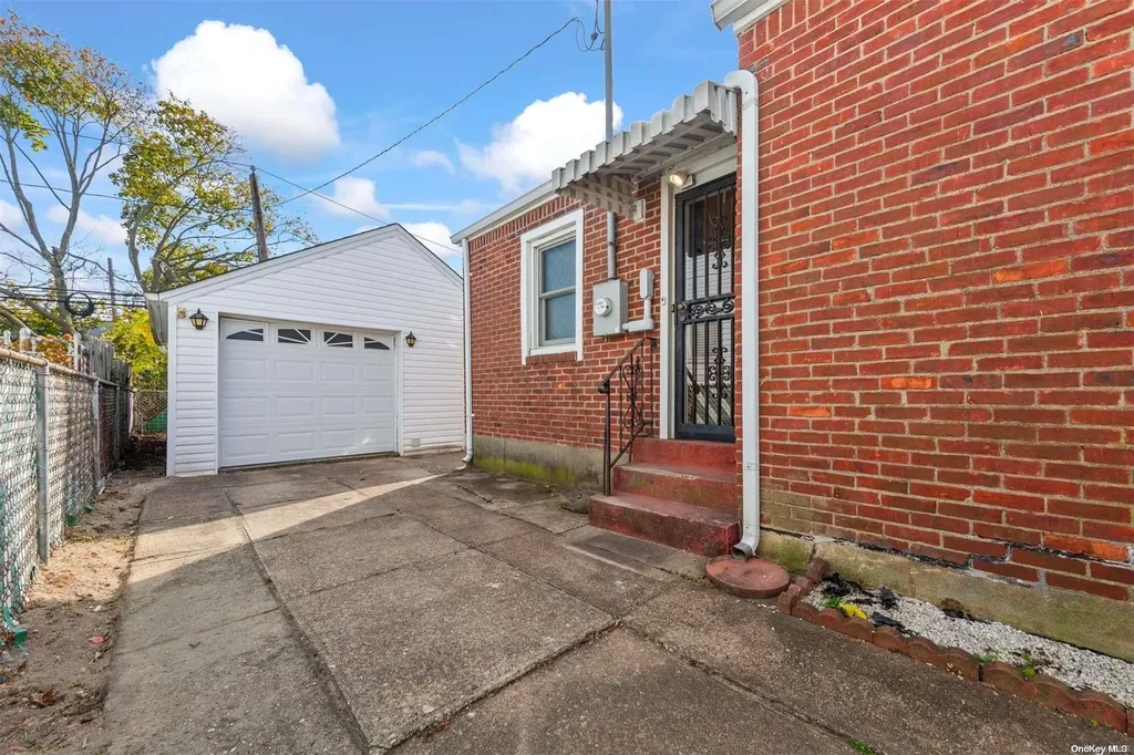 25 Ostend Road Island Park NY 11558