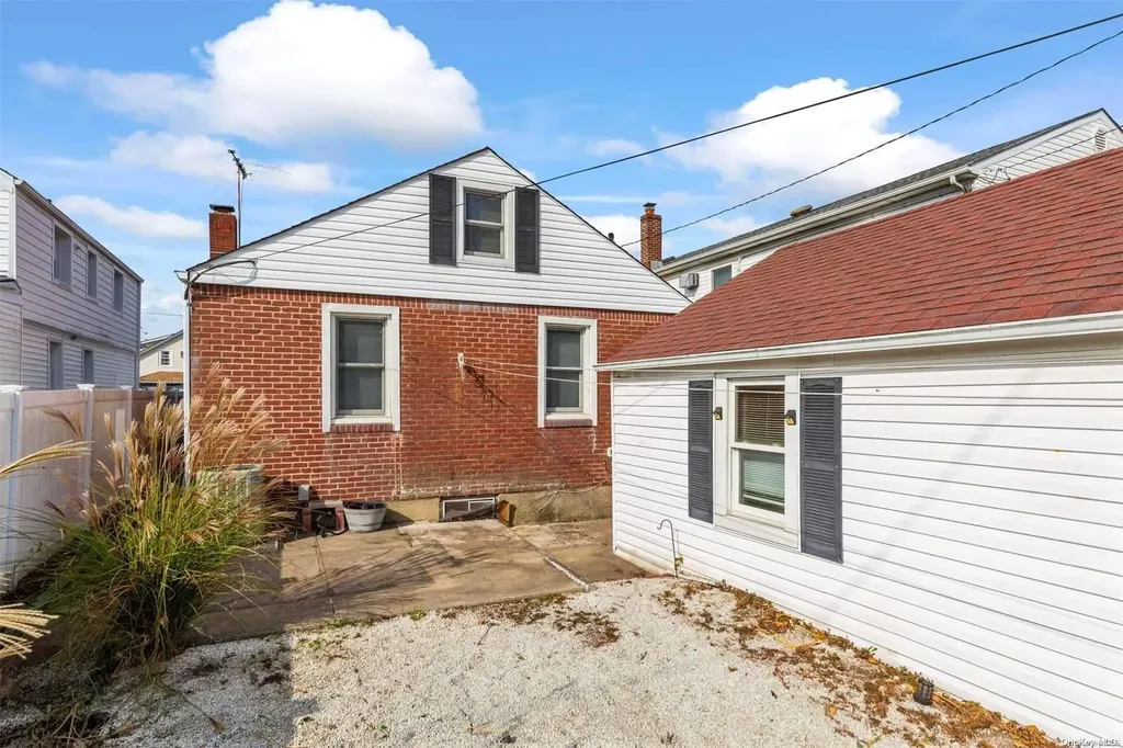 25 Ostend Road Island Park NY 11558
