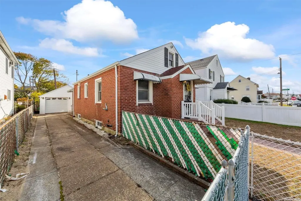 25 Ostend Road Island Park NY 11558