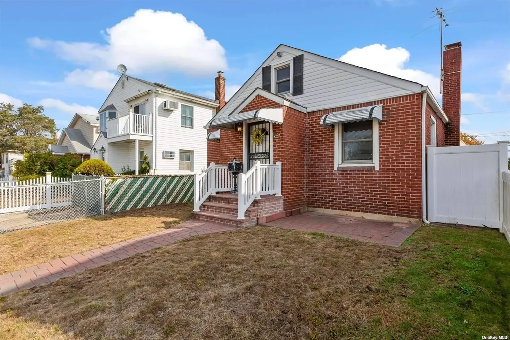25 Ostend Road Island Park NY 11558