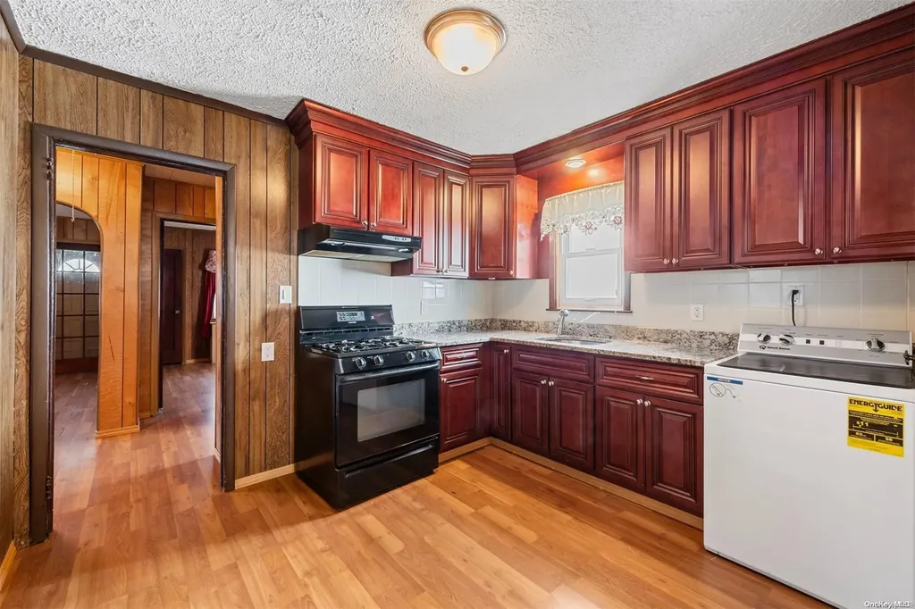 25 Ostend Road Island Park NY 11558