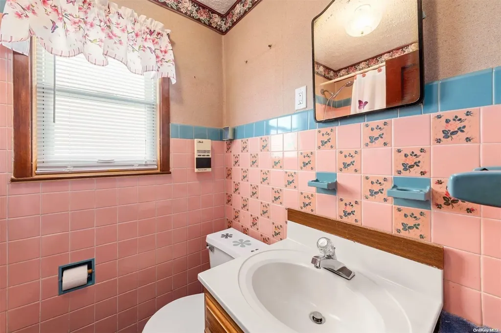 25 Ostend Road Island Park NY 11558