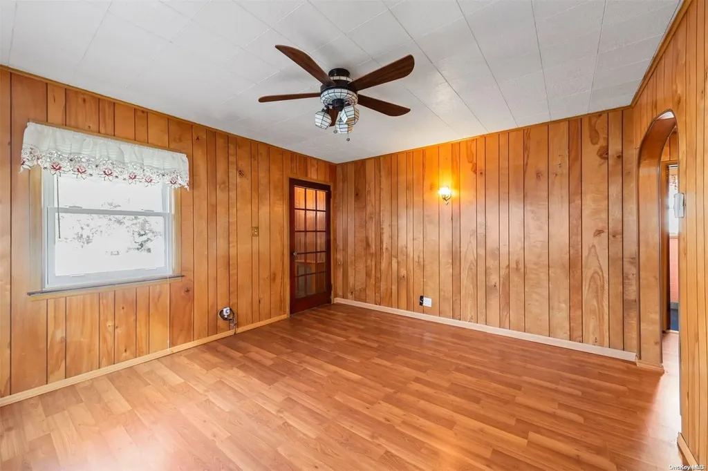 25 Ostend Road Island Park NY 11558