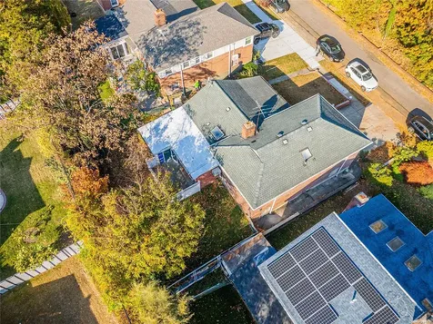 222-60 Birmington Parkway Oakland Gardens NY 11364