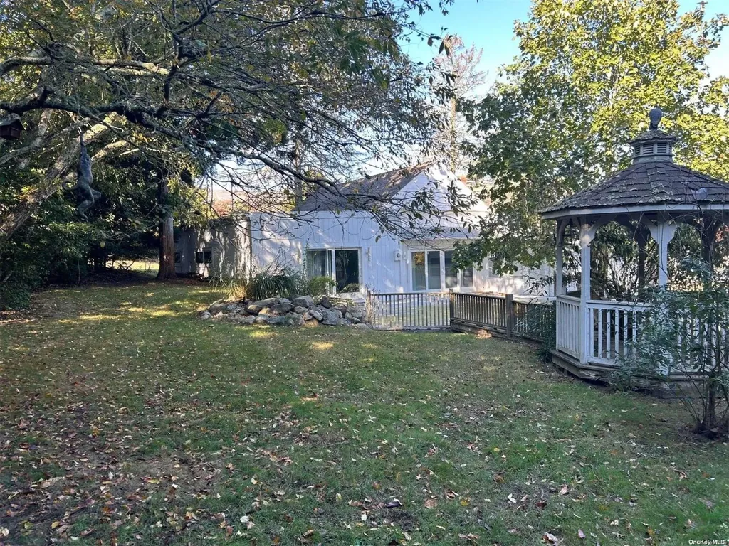 372 Lumber Lane Bridgehampton NY 11932
