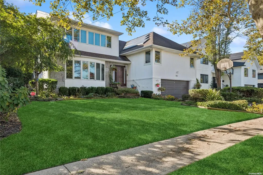 911 Midway Woodmere NY 11598