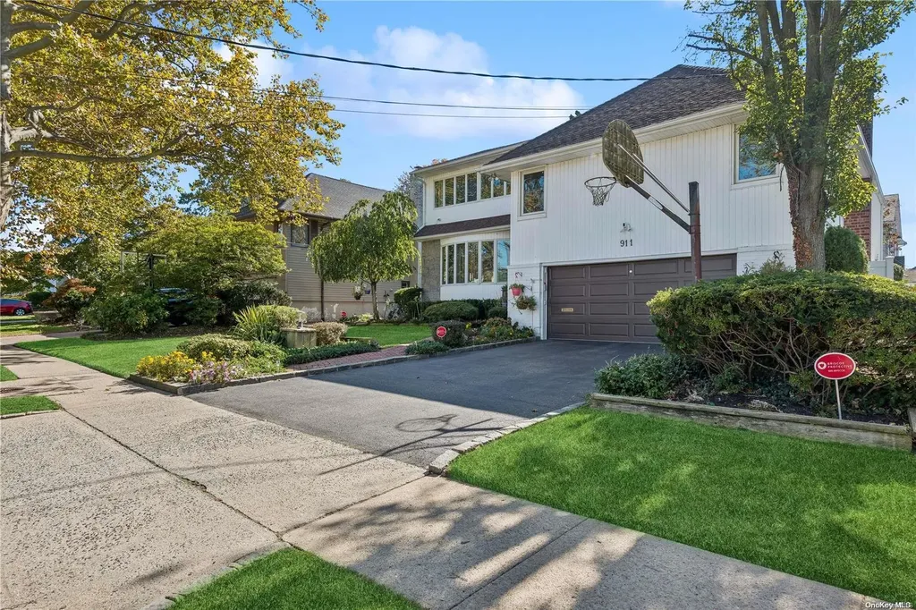 911 Midway Woodmere NY 11598
