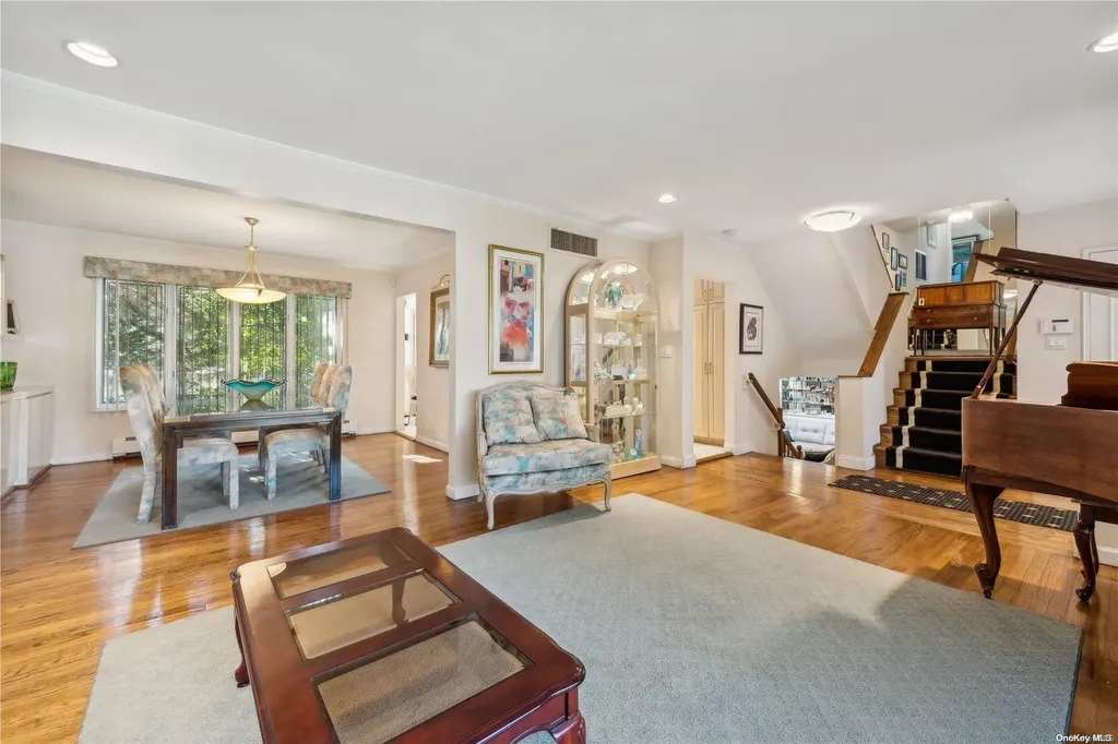 911 Midway Woodmere NY 11598