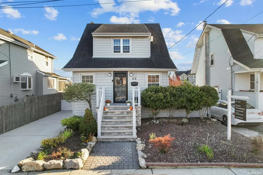 25 Ray Street Freeport NY 11520