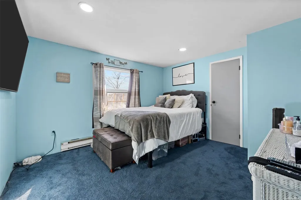 25 Ray Street Freeport NY 11520