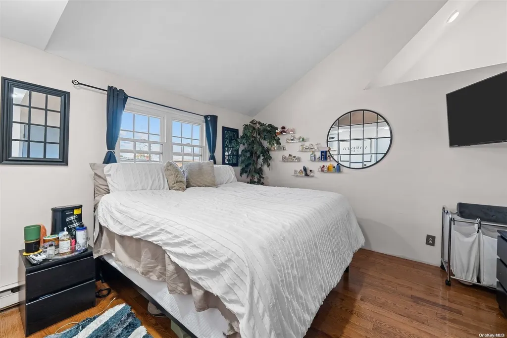 25 Ray Street Freeport NY 11520