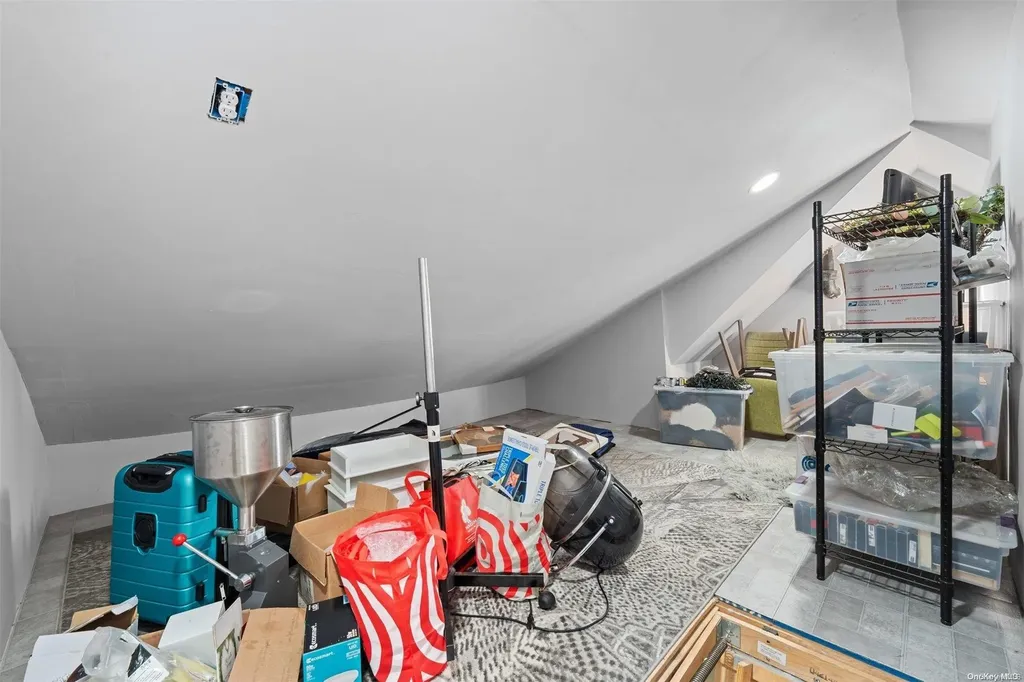 25 Ray Street Freeport NY 11520