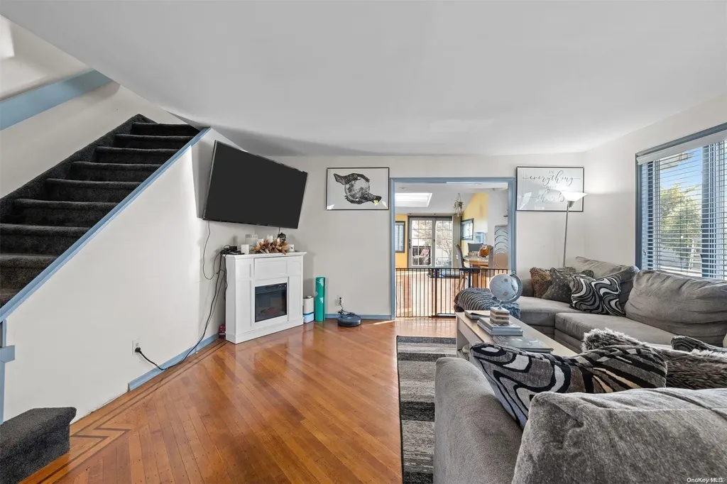 25 Ray Street Freeport NY 11520