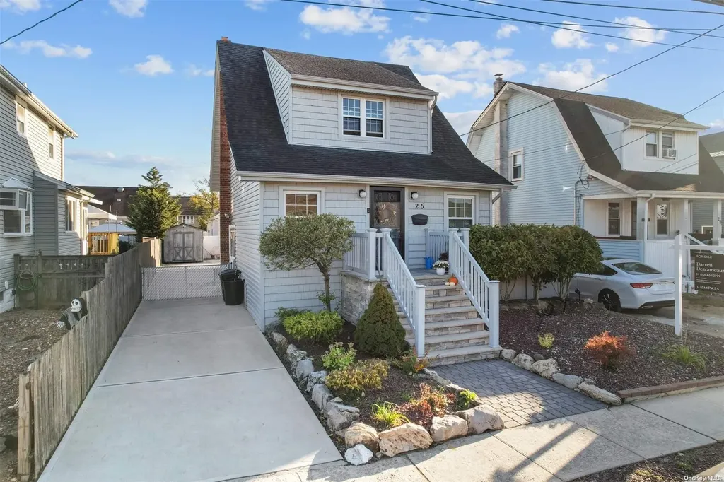 25 Ray Street Freeport NY 11520
