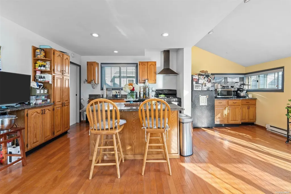 25 Ray Street Freeport NY 11520
