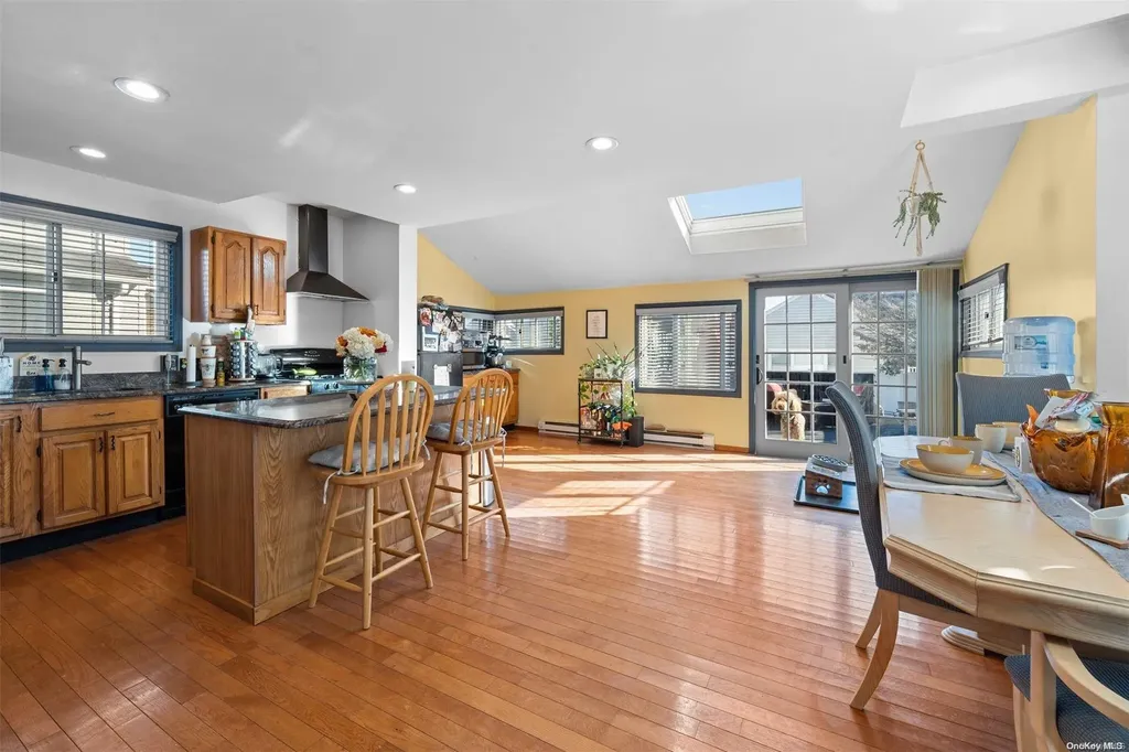 25 Ray Street Freeport NY 11520