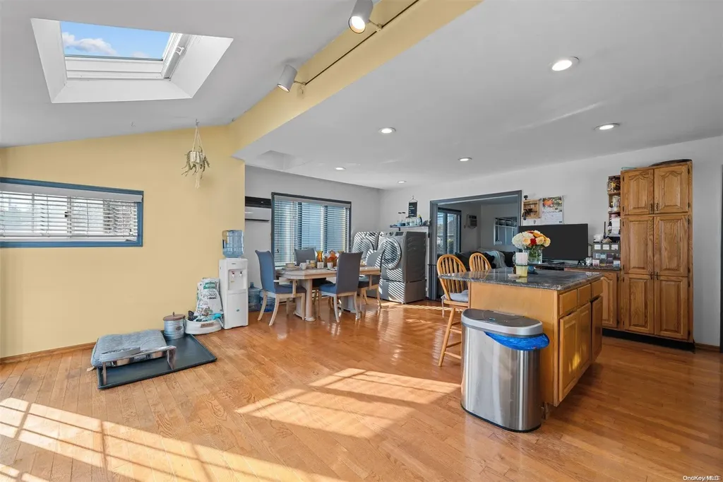 25 Ray Street Freeport NY 11520