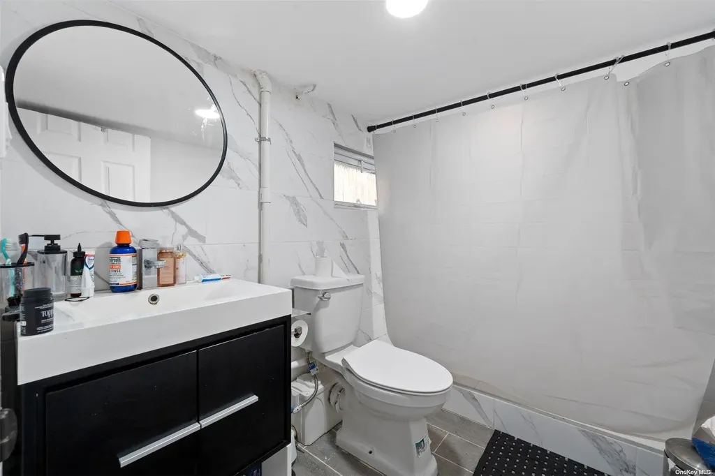 25 Ray Street Freeport NY 11520