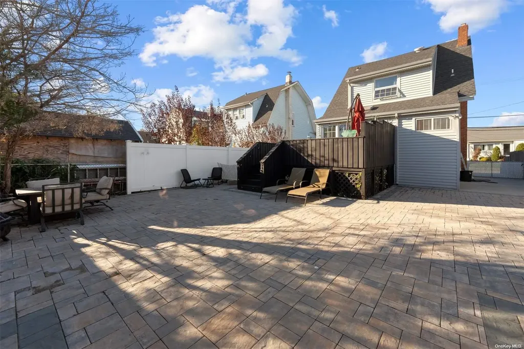 25 Ray Street Freeport NY 11520