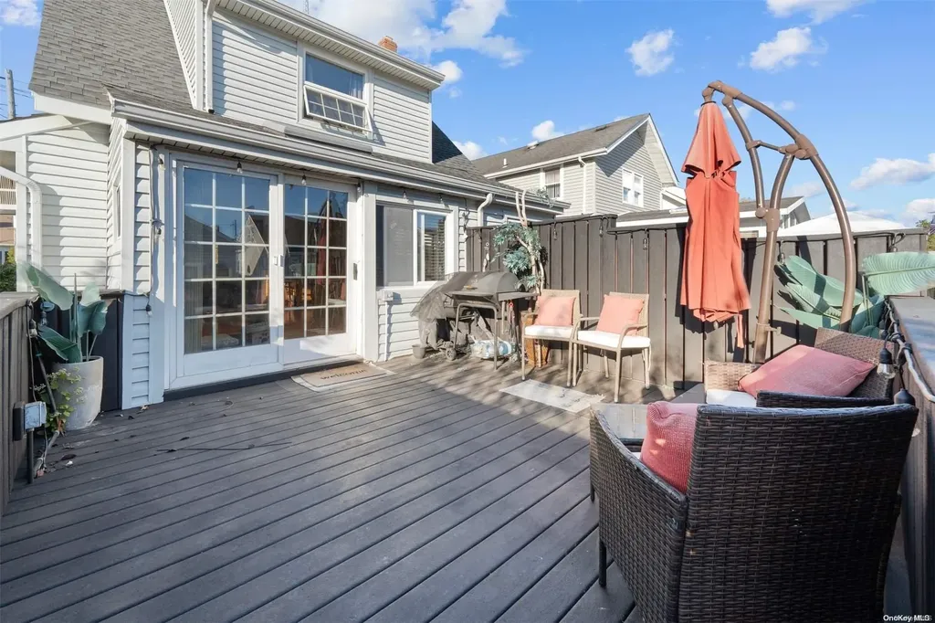 25 Ray Street Freeport NY 11520