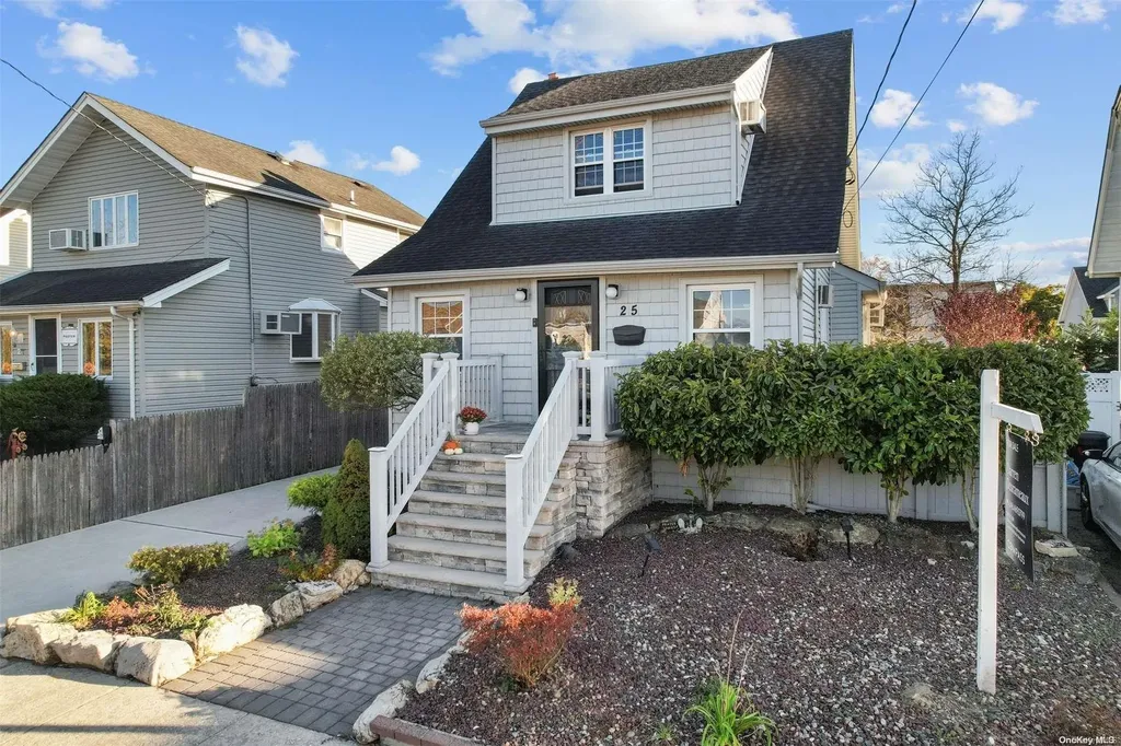 25 Ray Street Freeport NY 11520