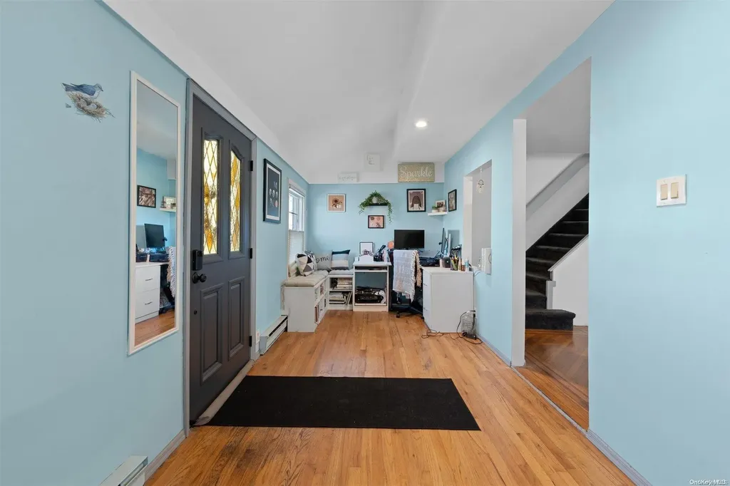 25 Ray Street Freeport NY 11520