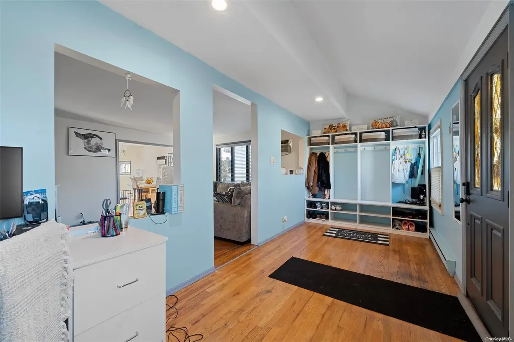 25 Ray Street Freeport NY 11520