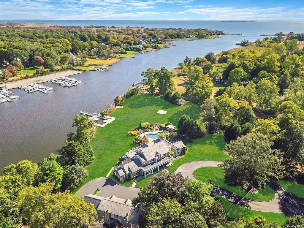 300 Maple Street Islip NY 11751