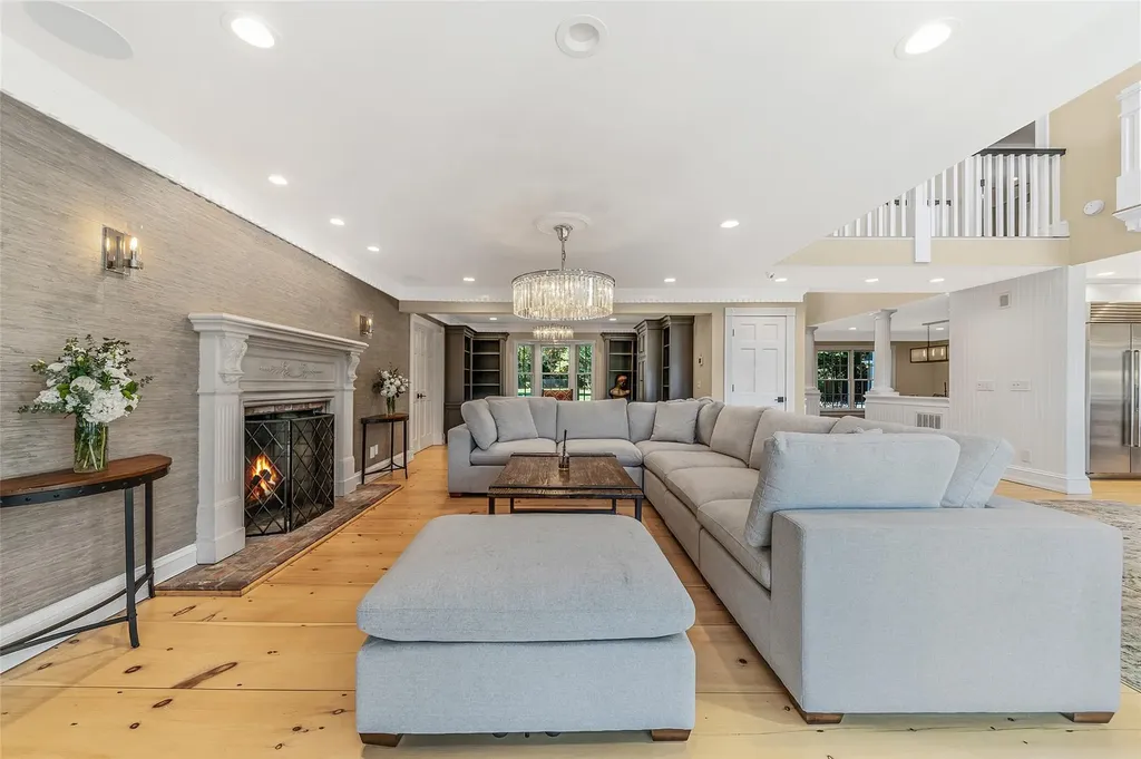 300 Maple Street Islip NY 11751