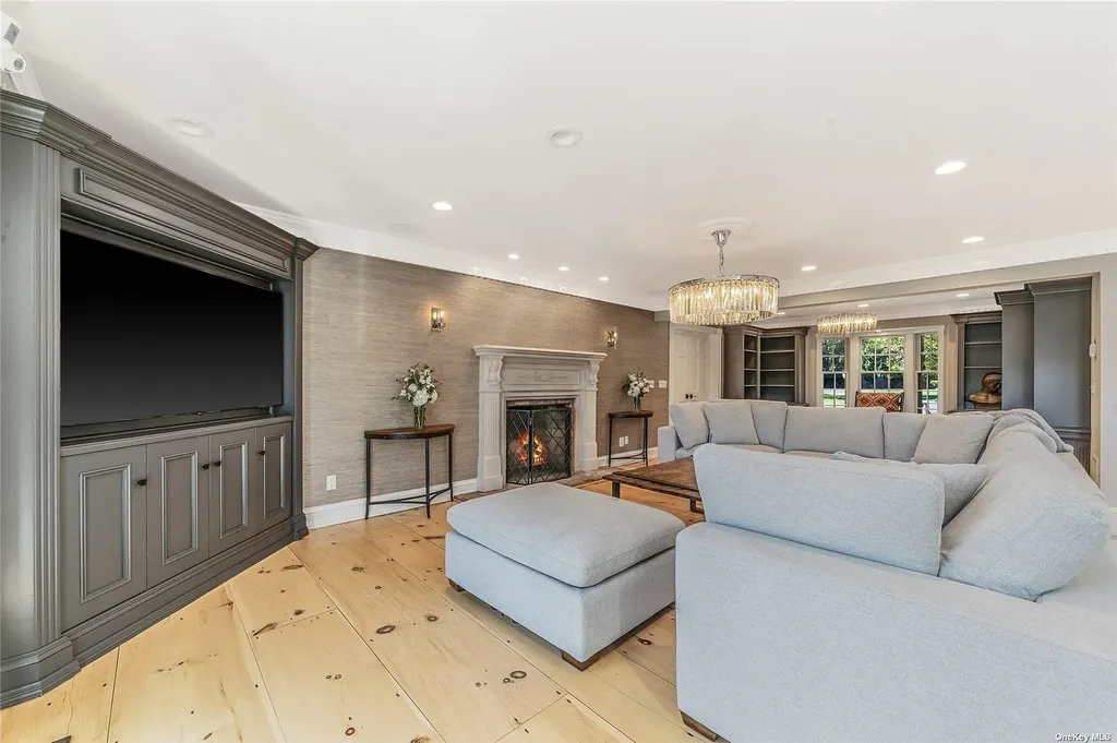 300 Maple Street Islip NY 11751