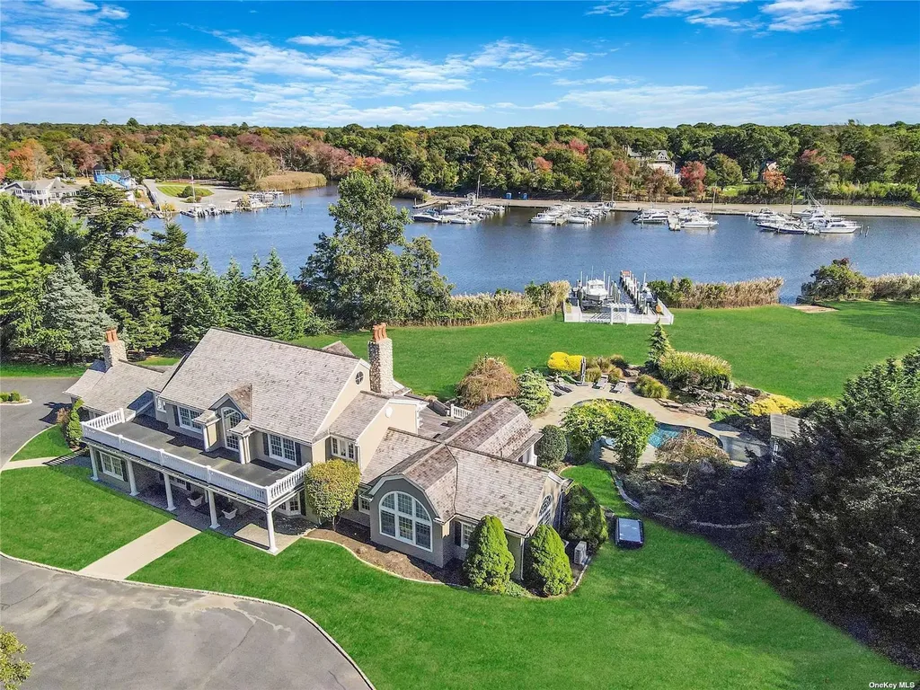 300 Maple Street Islip NY 11751