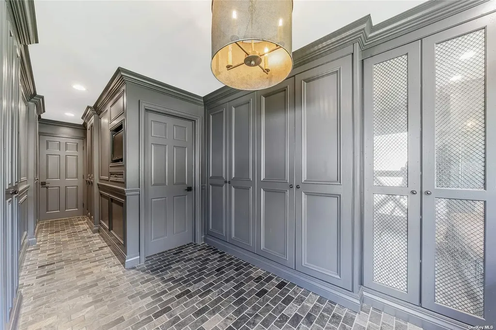 300 Maple Street Islip NY 11751