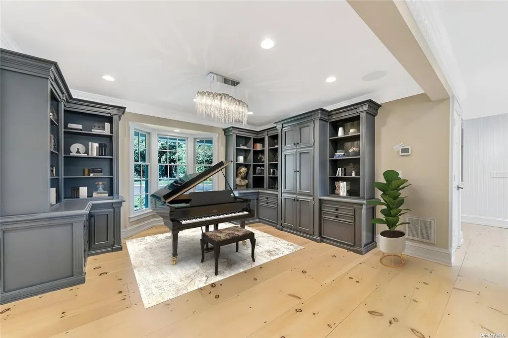 300 Maple Street Islip NY 11751
