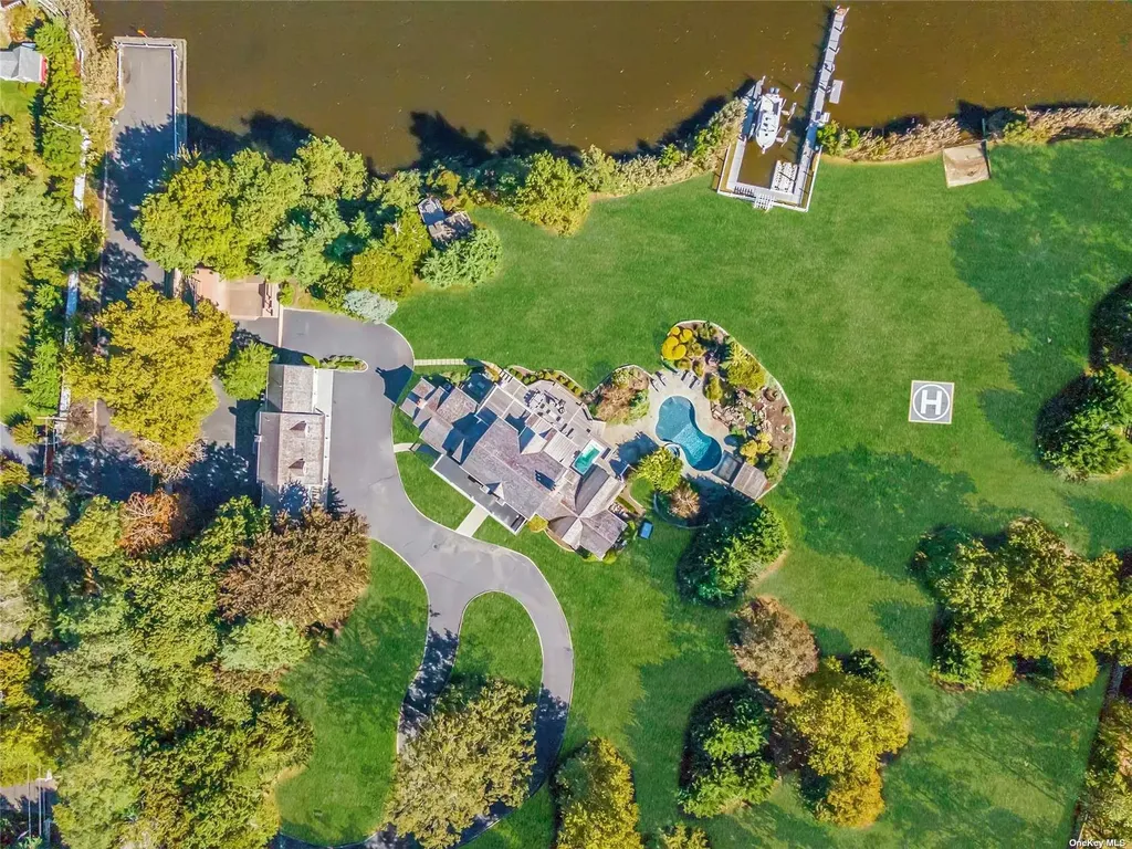 300 Maple Street Islip NY 11751